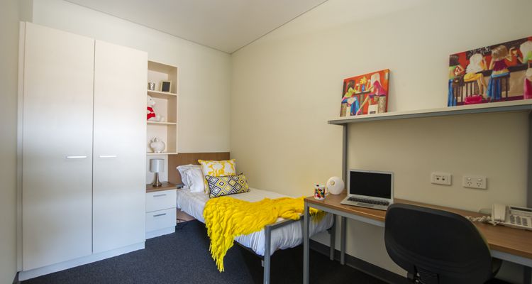 2 Bedroom Deluxe Share with Balcony — photo 2