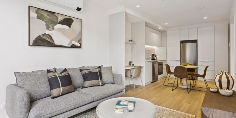 1 Bed 1 Bath + Study Desk (UF) — photo 1