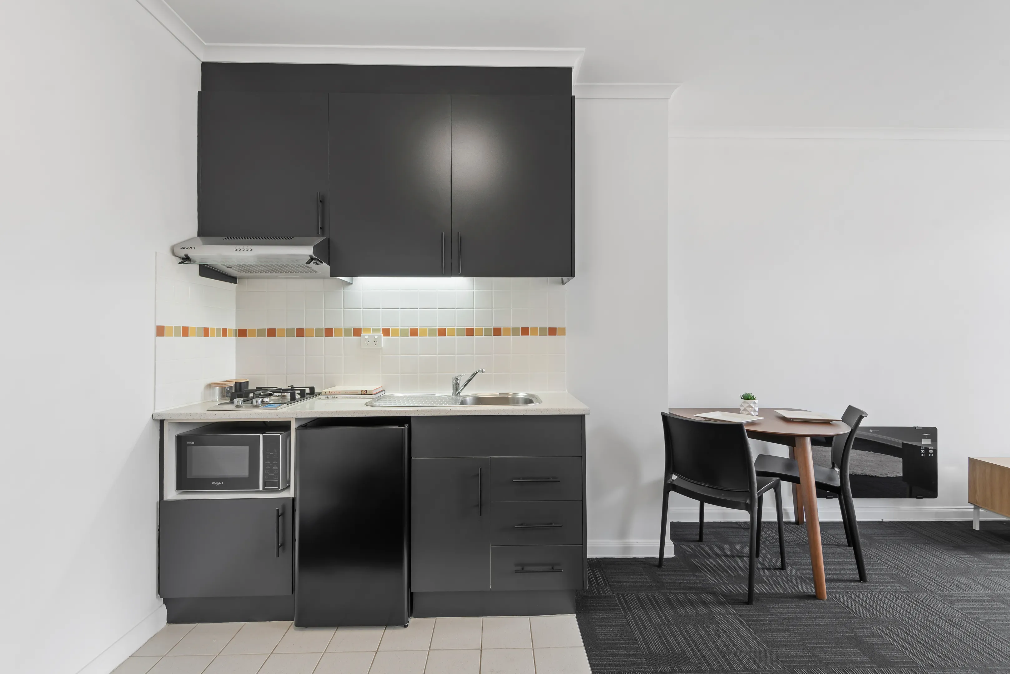 1 Bedroom Apartment — Standard — photo 3