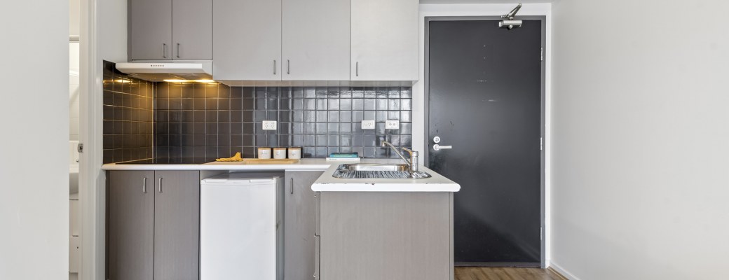 2 Bedroom Apartment - Large — Low Level — photo 3