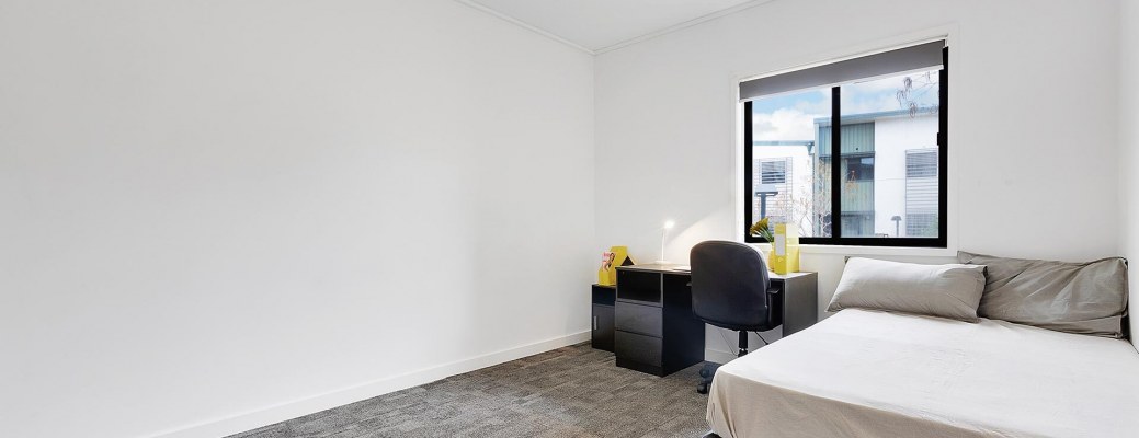 Townhouse - Medium Room — photo 2