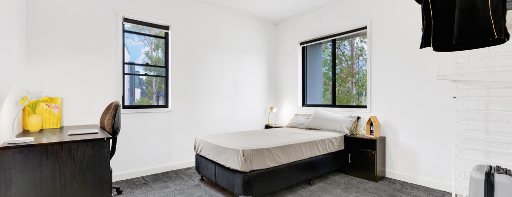 Townhouse - Medium Room — photo 3