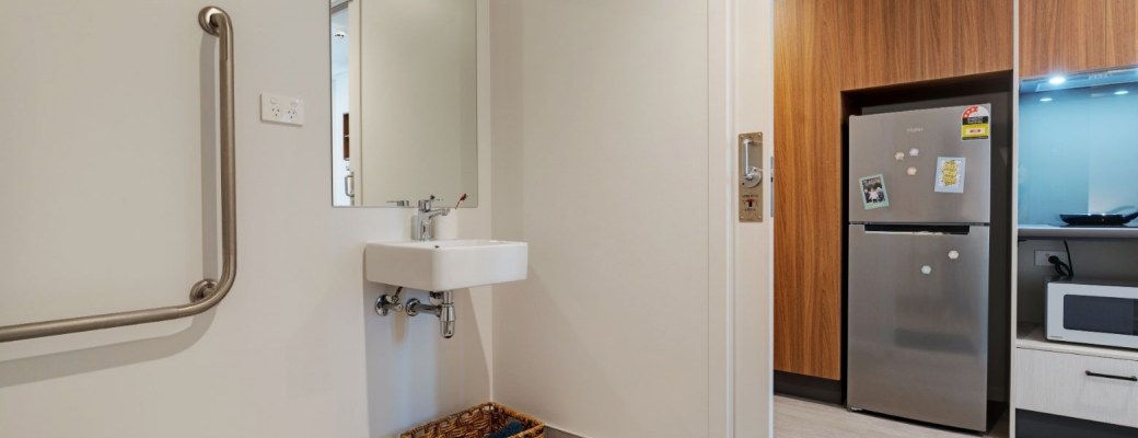 Deluxe Rooms & Apartments — Double Deluxe (Accessible) — photo 5