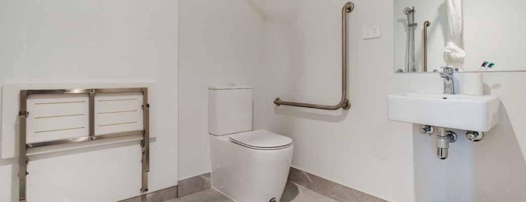 Deluxe Rooms & Apartments — Double Deluxe (Accessible) — photo 4