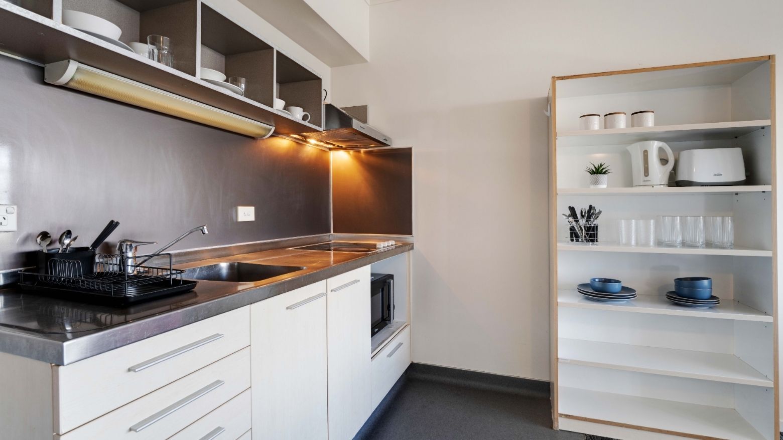 4 Bedroom Apartment at UniLodge Wellesley Apartments — photo 3