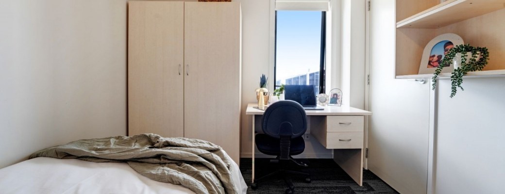 Room in a 5 Bedroom Apartment Large — photo 2